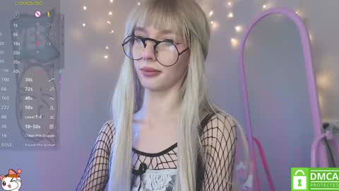 Snapshot of sweetuniporn chatting on February 3, 9:30 am Elis a little vacation Ill be here Saturday my schedules in bio online show from February 3, 9:30 am