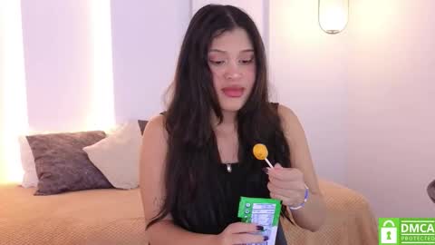 Snapshot of sweetxpearl_ chatting on October 20, 9:09 pm Nami online show from October 20, 9:09 pm