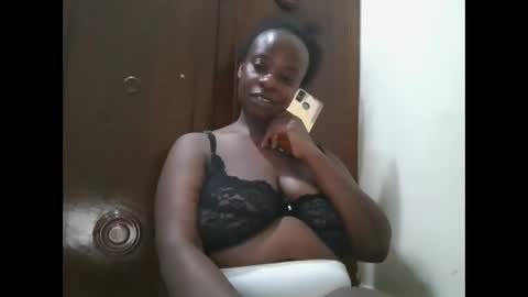 sweetyass25 online show from September 19, 7:17 pm