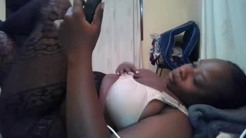 sweetyass25 online show from June 1, 6:20 pm