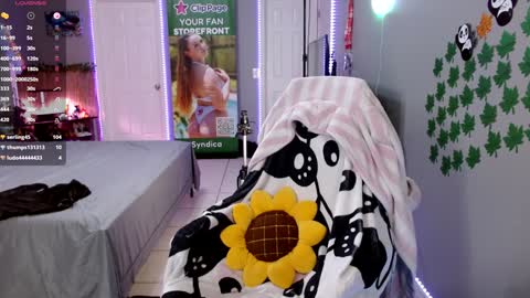 Snapshot of syndica chatting on September 23, 12:48 am Jennah online show from September 23, 12:48 am