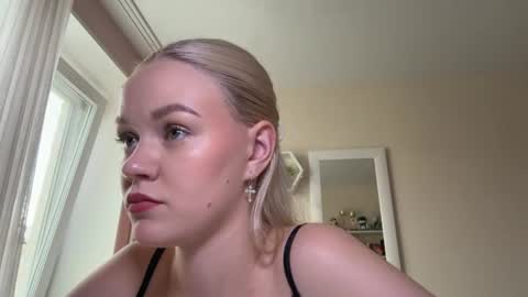 Mia online show from July 10, 9:58 am