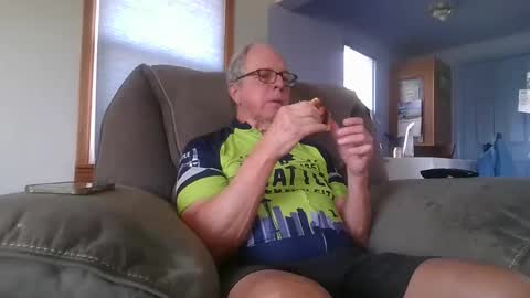 tacrunner66_ online show from April 18, 7:29 pm