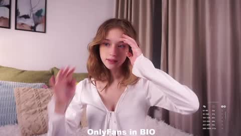 Mia online show from November 25, 1:26 am