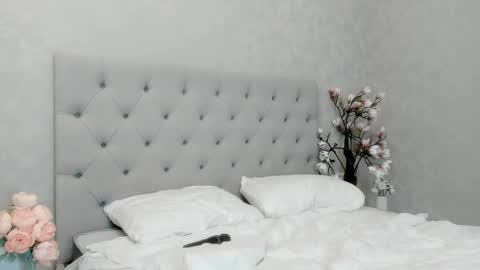 Kira is here to create your mood online show from March 10, 10:55 pm