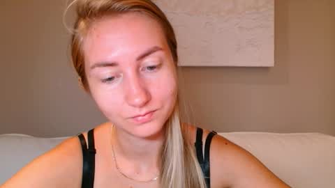  Kira  online show from October 22, 6:27 am