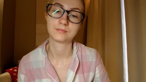 Snapshot of taliiyafiredream chatting on March 1, 5:52 am Kira online show from March 1, 5:52 am