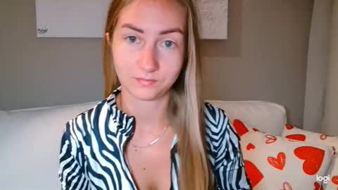 Snapshot of taliiyafiredream chatting on October 13, 5:42 am Kira online show from October 13, 5:42 am