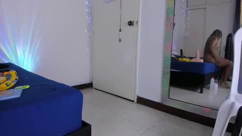 Snapshot of tanisha_curly chatting on March 1, 5:49 pm 3 Tanisha 3 online show from March 1, 5:49 pm