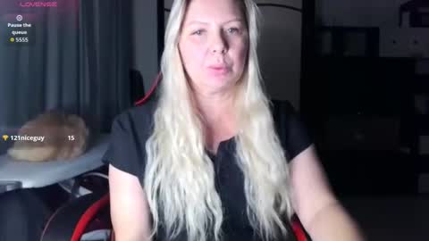 Snapshot of tasha__moon chatting on October 17, 4:44 pm Tasha Moon online show from October 17, 4:44 pm