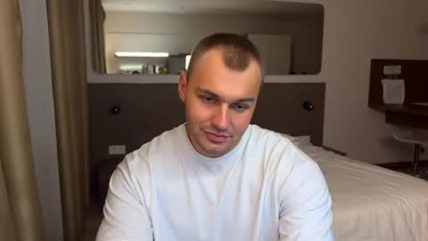 Snapshot of tasty_justin chatting on October 9, 7:41 pm My shows 2100500 UTC3 online show from October 9, 7:41 pm