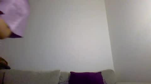 tastylolaa online show from October 15, 9:32 am