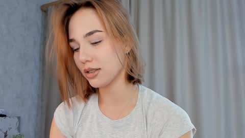Snapshot of tate_angel chatting on September 12, 6:43 pm Tate online show from September 12, 6:43 pm