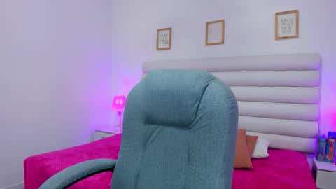 Snapshot of tatiana_arboleda chatting on October 11, 2:11 pm tatiana_arboleda online show from October 11, 2:11 pm