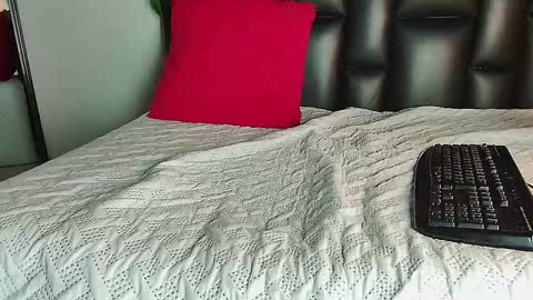 Snapshot of tatiana_mendoza chatting on February 28, 2:42 pm tatiana_mendoza online show from February 28, 2:42 pm