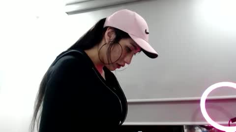 tatto_smoke_couple online show from December 17, 12:28 am