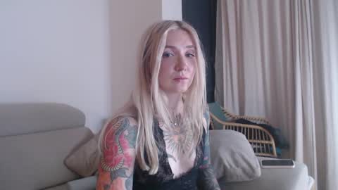 tattoobbgirl online show from October 31, 6:19 pm