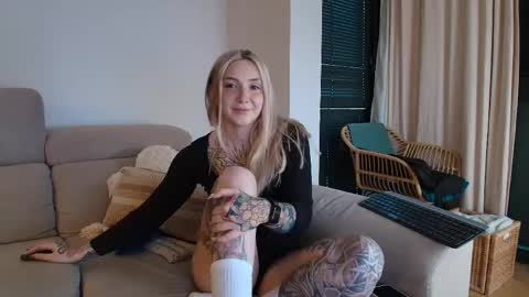 tattoobbgirl online show from March 6, 5:45 pm