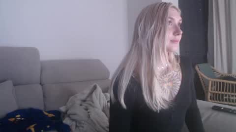 tattoobbgirl online show from November 12, 5:15 pm