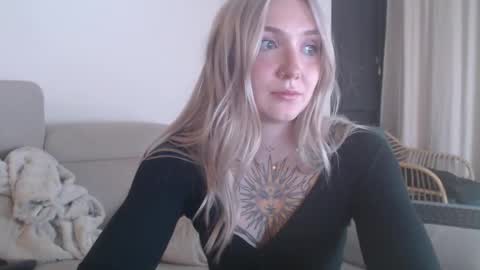 tattoobbgirl online show from November 26, 6:37 pm