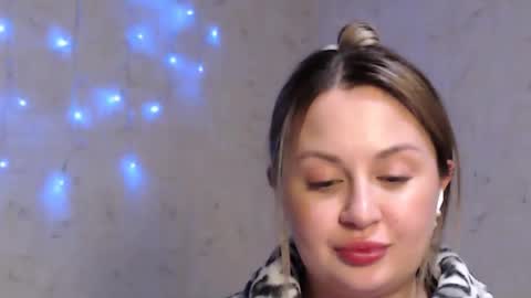 Taya online show from April 16, 9:15 pm