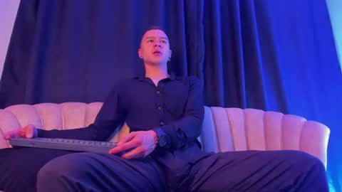 tayler_milers online show from June 17, 3:33 am