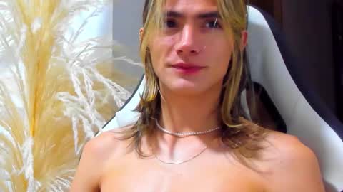 Snapshot of tayler_swift1 chatting on October 10, 8:09 am tayler_swift1 online show from October 10, 8:09 am