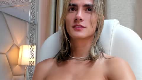 Snapshot of tayler_swift1 chatting on December 20, 1:03 am tayler_swift1 online show from December 20, 1:03 am