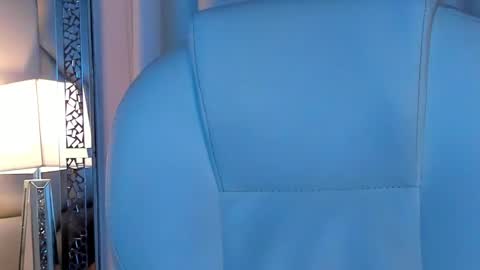 Snapshot of tayler_swift1 chatting on December 5, 5:12 pm tayler_swift1 online show from December 5, 5:12 pm