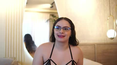 Teylor  Kim online show from November 6, 4:32 pm