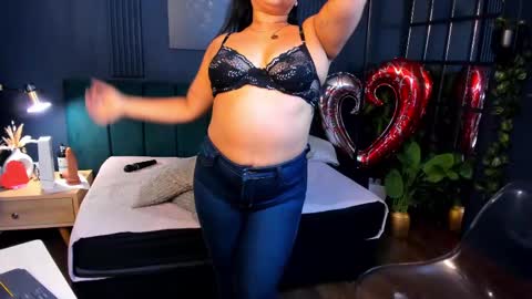 Snapshot of taylor_bennet chatting on February 13, 10:43 pm Taylor Bennet online show from February 13, 10:43 pm