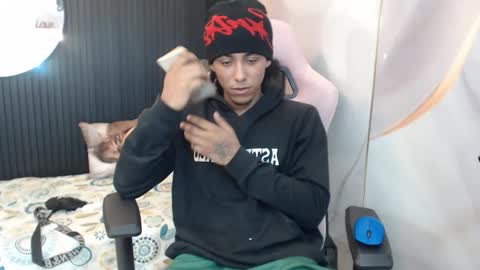 Taylor online show from April 18, 2:02 am