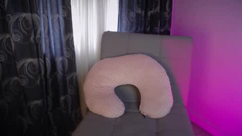 Taylor 3 online show from October 22, 3:35 pm