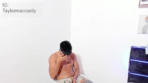 taylormaccurdy_ online show from January 5, 5:27 pm