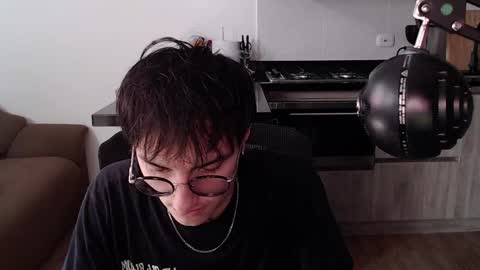 Teo independent model online show from April 6, 1:12 pm