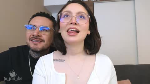 Snapshot of te_para_dos chatting on October 4, 3:21 pm Leo and Luna online show from October 4, 3:21 pm