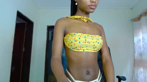 Snapshot of teasequeen01 chatting on October 2, 10:36 am queen online show from October 2, 10:36 am