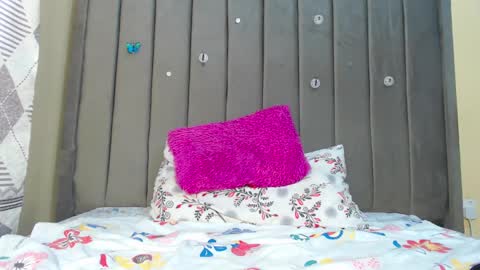 Snapshot of teasequeen01 chatting on February 15, 10:55 am queen online show from February 15, 10:55 am