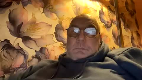 Mark online show from October 11, 5:27 pm