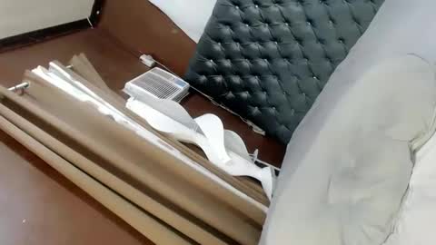 EVA GLASSCOTT online show from January 9, 10:20 am