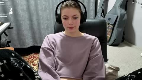Anny Simpson online show from May 6, 9:32 pm