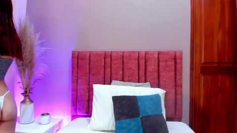 Tessamonroee online show from April 21, 6:48 pm