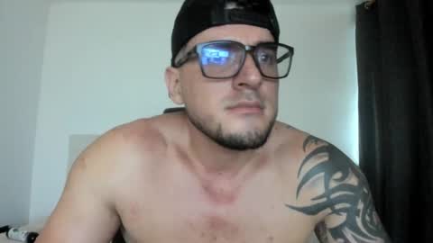 Snapshot of teylor_creed chatting on September 25, 10:17 pm teylor creed online show from September 25, 10:17 pm