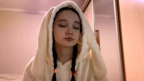 Yumi online show from February 6, 6:21 pm