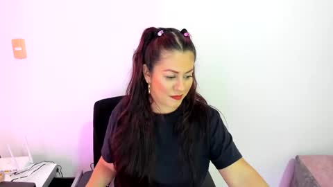 Snapshot of thamara__1023 chatting on September 16, 4:43 pm thania sometimes in the company of Alan and Maria online show from September 16, 4:43 pm