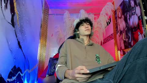 thanier_18 online show from April 2, 2:52 am