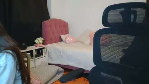   online show from November 8, 3:37 pm