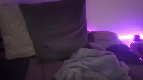 the crazy travellers online show from December 3, 8:04 am