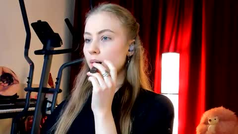 Snapshot of the_steel_magnolia_ chatting on October 2, 2:43 am Ally STREAMING ON TWITCH NOW Check my Twitter for updates online show from October 2, 2:43 am