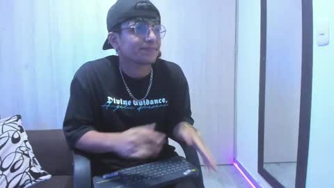 Snapshot of the_weed_guys chatting on September 20, 4:04 am Danny online show from September 20, 4:04 am